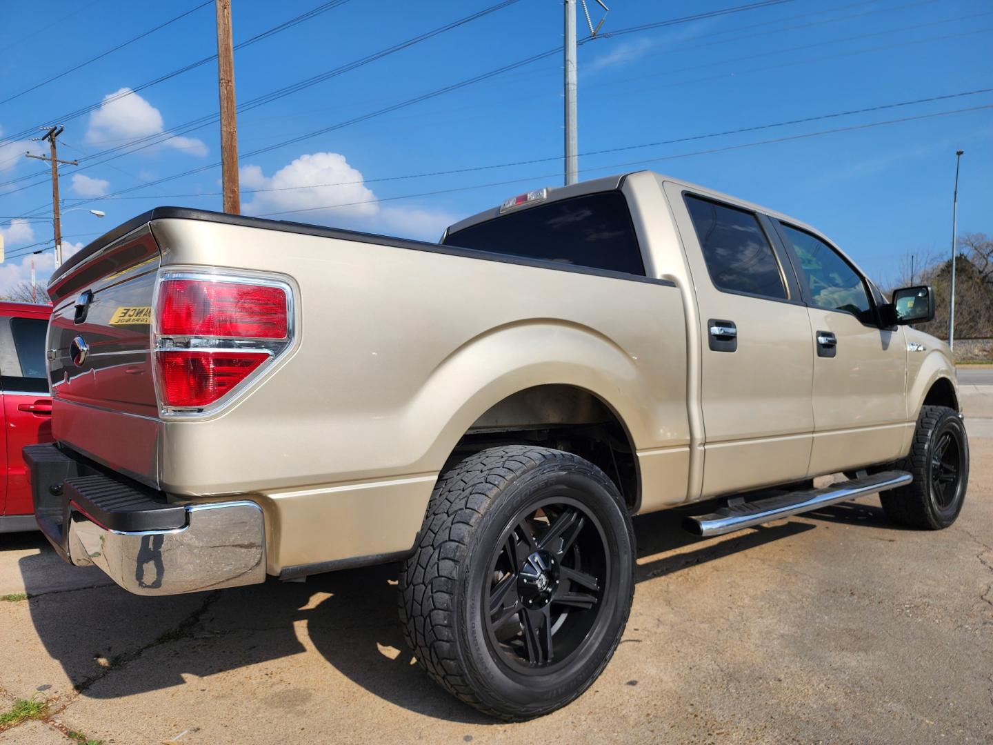 2010 GOLD Ford F-150 XLT (1FTEW1C81AF) , AUTO transmission, located at 2660 S.Garland Avenue, Garland, TX, 75041, (469) 298-3118, 32.885551, -96.655602 - Photo#3